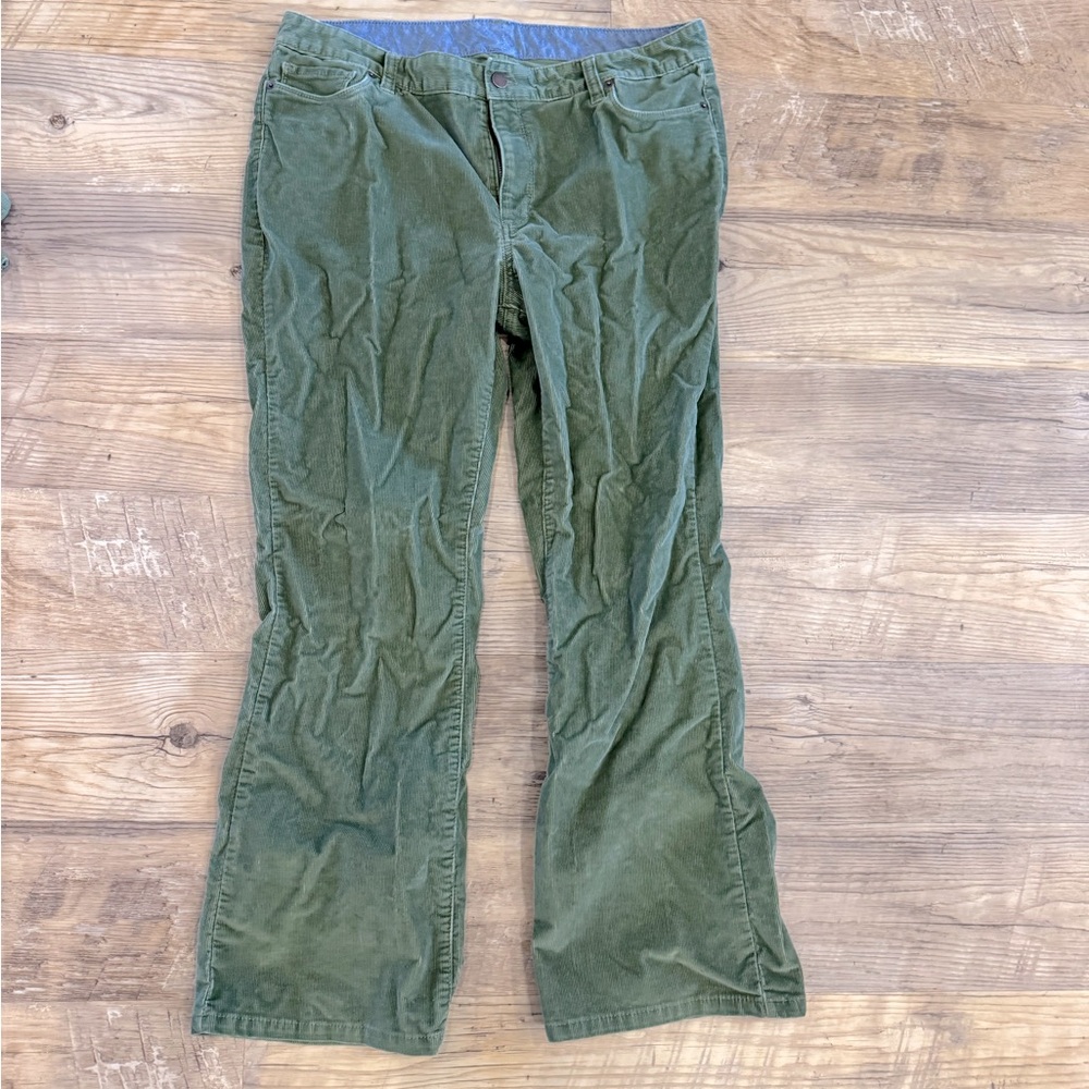 LL Bean favorite fit corduroys size 14p (14 petite) vguc olive green